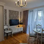 Biały 6-8 Osób Dostawka Apartamento *